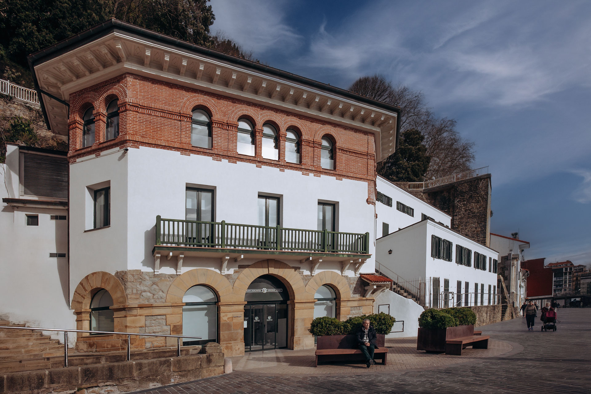 Edificio Itsas Kofradia por Atebi